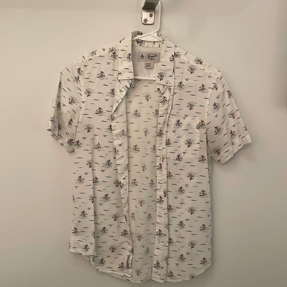 Small Original Penguin short sleeve collared shirt with surfer image.